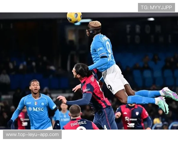 奥斯梅恩抢点甩头攻门震撼全场